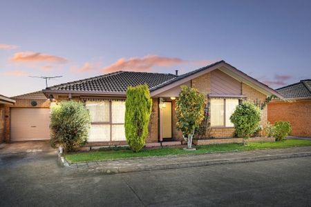 Modern Two Bedroom Freestanding Unit with Spacious Courtyard - Photo 4