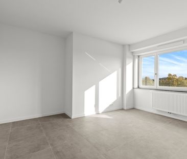 Volledig gerenoveerd appartement met dubbele garage in Ronse - Photo 2