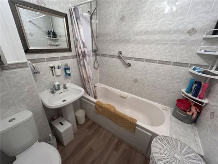 2 bedroom semi-detached house to rent - Photo 5