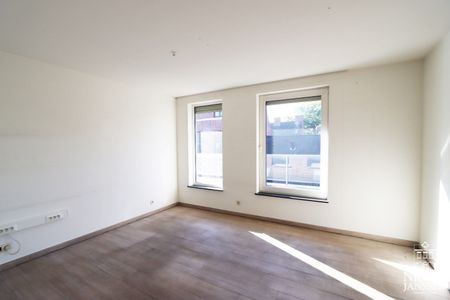 Instapklaar penthouse met drie slaapkamers en ruime terrassen - Photo 2