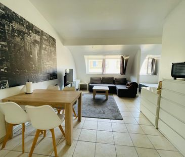 Zeer ruime GEMEUBELDE studio met slaaphoek, vlakbij St-Pietersplein... - Photo 2