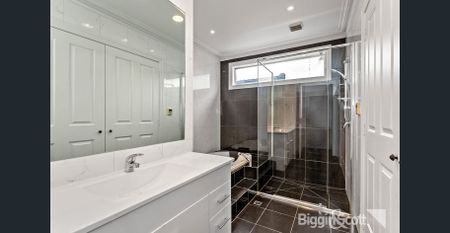 STUNNING SPACIOUS HOUSE WITH 3 BEDROOMS, 2 BATHROOMS, PLUS STUDY - Photo 5