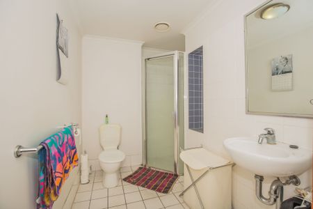 GREAT LOW MAINTENANCE ONE BEDROOM UNIT - Photo 2