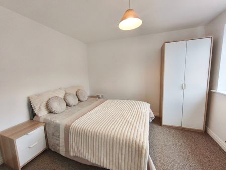 3 Bed Detached House, Addenbrook Road, M8 - Photo 2