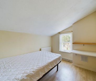 4 bedroom house - Photo 3