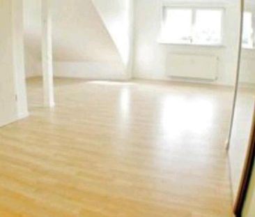 Schöne helle Dachgeschosswohnung - Photo 1