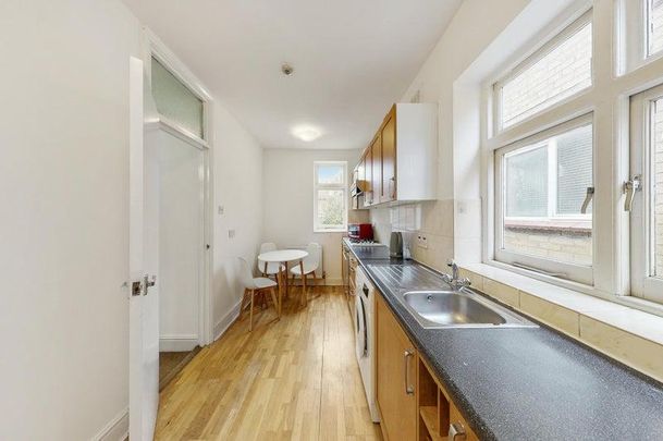 1 bedroom in a house share to rent - Photo 1