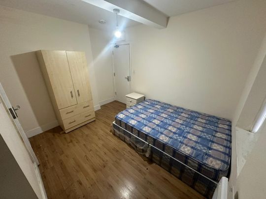 Studio Flat, Crutchley Road, SE6 - Photo 1