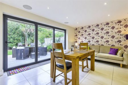 4 bedroom semi-detached house to rent - Photo 2