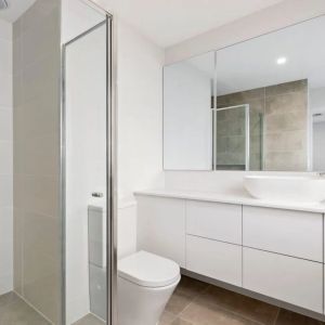 Minutes to Main St Mornington & Benton Square.. - Photo 3