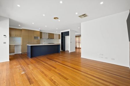 Spacious 3 Bedroom Family Home in McKinnon Secondary School Zone! - Photo 5