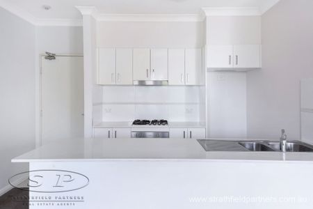 Modern 3 Bedroom Apartment in Boutique Block - Photo 4