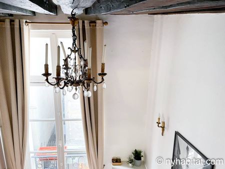 Logement à Paris, Location meublée - Photo 2