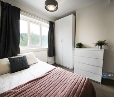 6 bedroom semi-detached house to rent - Photo 3