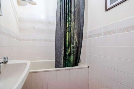 Alterton Close, Woking, GU21 - Photo 3