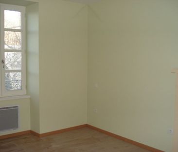 Location Appartement 4 pièces 80m² FONTENAY LE COMTE 85200 - Photo 3