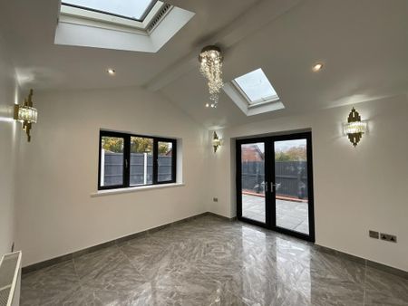 4 bedroom detached house to rent - Photo 5