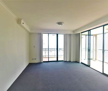 SPACIOUS 2-BEDROOM APARTMENT IN A SECURITY BLOCK - Photo 2