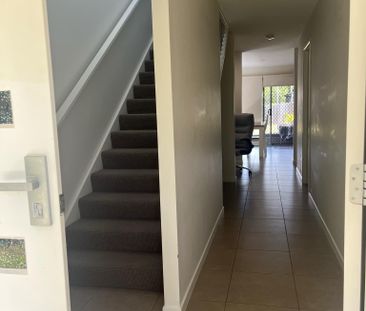 Glass House Mountains - Photo 2