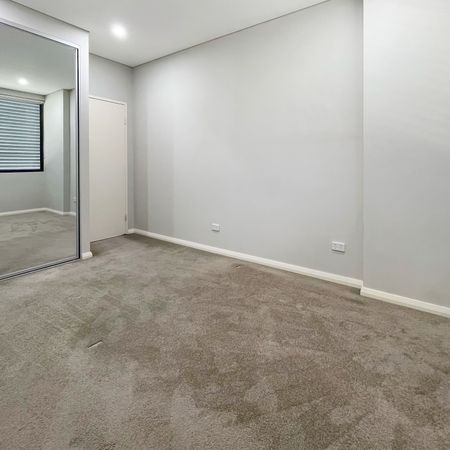 Modern two bedroom unit - 20% below market rent - Photo 4