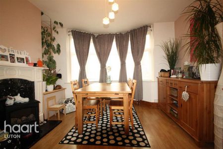 4 bedroom semi-detached house to rent - Photo 4
