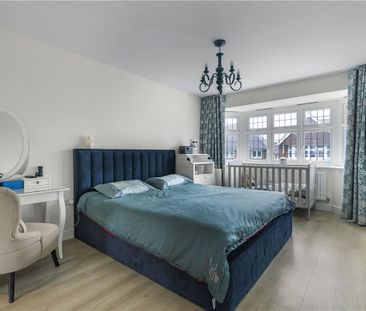3 bedroom detached family home on The Lawns development in Radley. - Photo 2