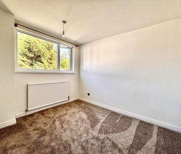 3 bedroom end of terrace house to rent - Photo 2