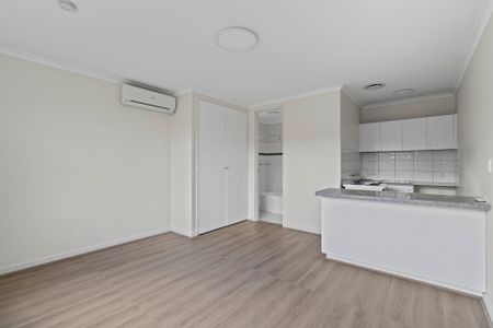 Studio Living in the Heart of St Kilda - Photo 2