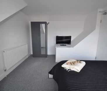 Professional Houseshare GL1 Room 4 - Photo 2