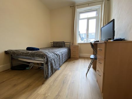 Diana Street, Roath - Photo 4