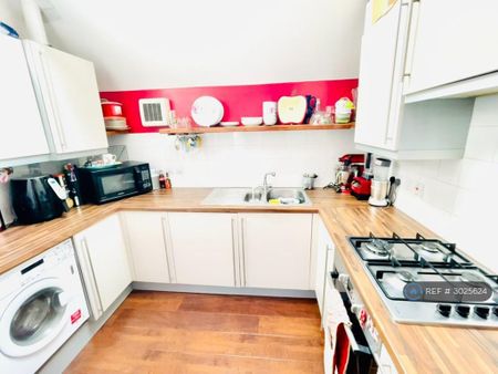 2 bedroom flat to rent - Photo 3