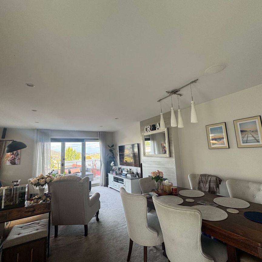 Gorgeous family home, partly furnished. - Photo 1