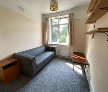 4 Bed Semi-Detached House, Arnold Road, SO17 - Photo 1