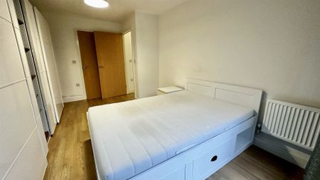 Albatross Way, London - Photo 3