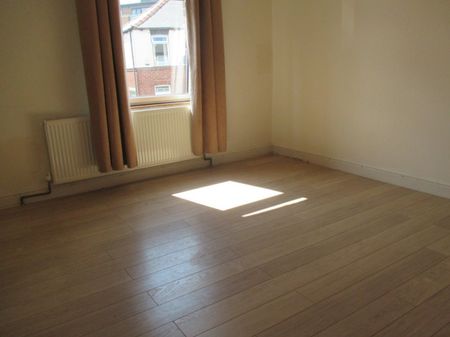 2 bed Terraced - To Let - Photo 3