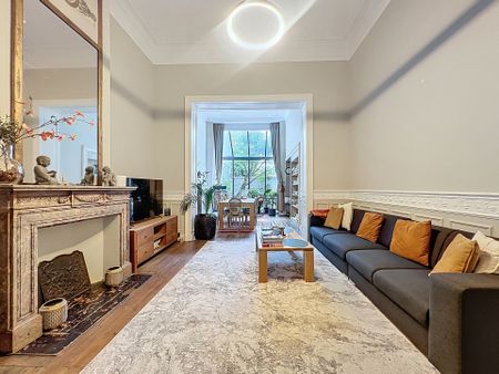 Gelijkvloerse verdieping met één slaapkamer in Saint-Gilles - Photo 2