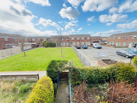 Mountbatten Close, Hartlepool - Photo 2