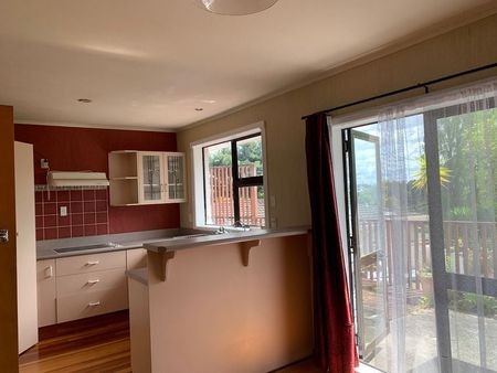 Charming 4BR Greerton Haven - Photo 3