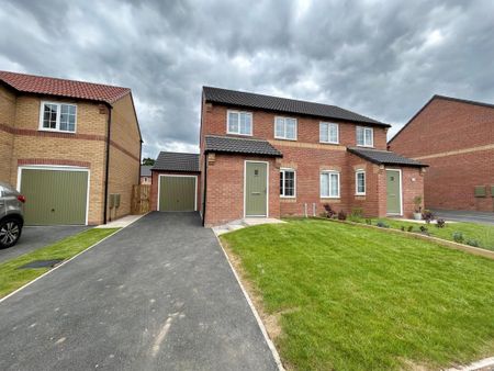 3 bedroom semi-detached house to rent - Photo 3