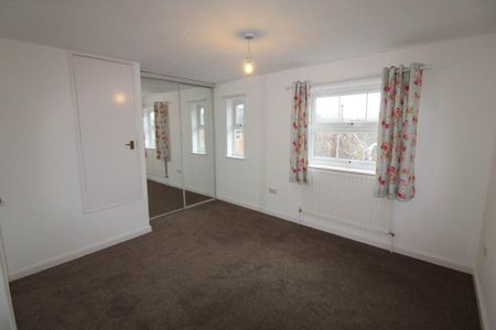 2 bedroom end of terrace house to rent - Photo 3