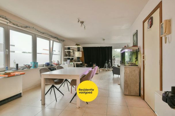 Ruim duplex appartement met tuin en inclusief garage te Eernegem - Photo 1