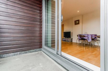 2 bedroom flat to rent - Photo 2