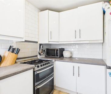 3 bedroom end of terrace house to rent - Photo 6