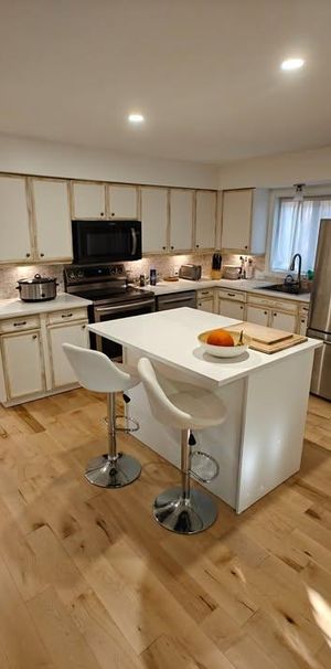 Grand logement rénové - 2125 pi2 - 3 CÀC - 2 SDB - Grande cour! - Photo 1