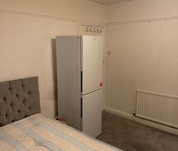 Room in a Shared House, Southdown Crescent, HA2 - Photo 1