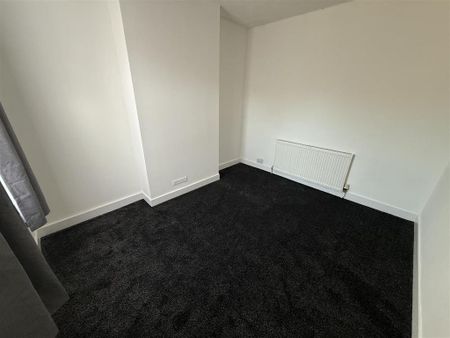 3 bedroom end of terrace house to rent - Photo 4