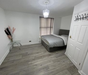 5 bedroom terraced house to rent - Photo 4