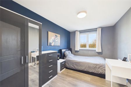 2 bedroom Flat in Luscinia View, Reading - Photo 2