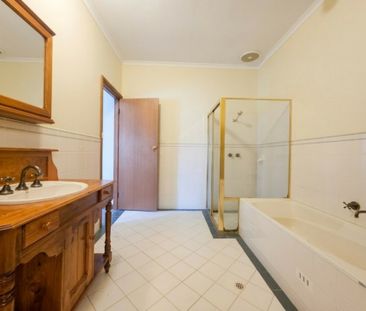 Character & Low Maintenance Charm in a Premier North Adelaide Cul-D... - Photo 6