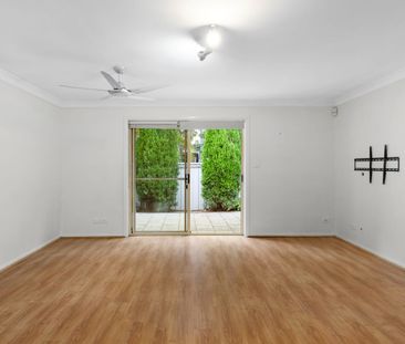 Quiet two bedroom villa in cosy block of 4! - Photo 3